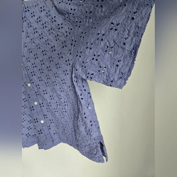 GAP Lavender Blue Eyelet Cotton Button-Up Short Sleeves Shirt - Picture 4 of 9